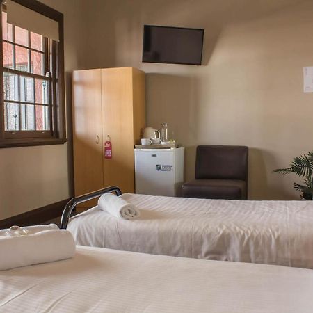 Campsie Hotel Сидни Екстериор снимка