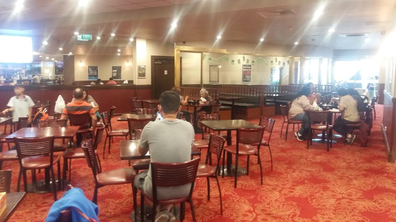 Campsie Hotel Сидни Екстериор снимка